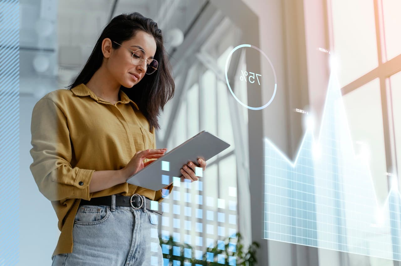 Mulher com expressão concentrada utilizando tablet e uma tela digital a sua frente para realizar um gráfico. A tela holográfica mostra a porcentagem 75%.