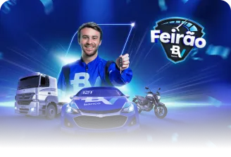 Um caminhão, um carro e uma moto, juntos. Atrás, temos o piloto de Stock Car, Felipe Baptista segurando uma chave.