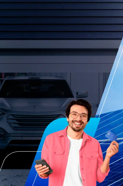 A imagem retangular mostra um carro em uma garagem. No meio, há uma haste azul com um homem centralizado, segurando um Cartão BV. Enquanto no canto direito, há uma placa solar.